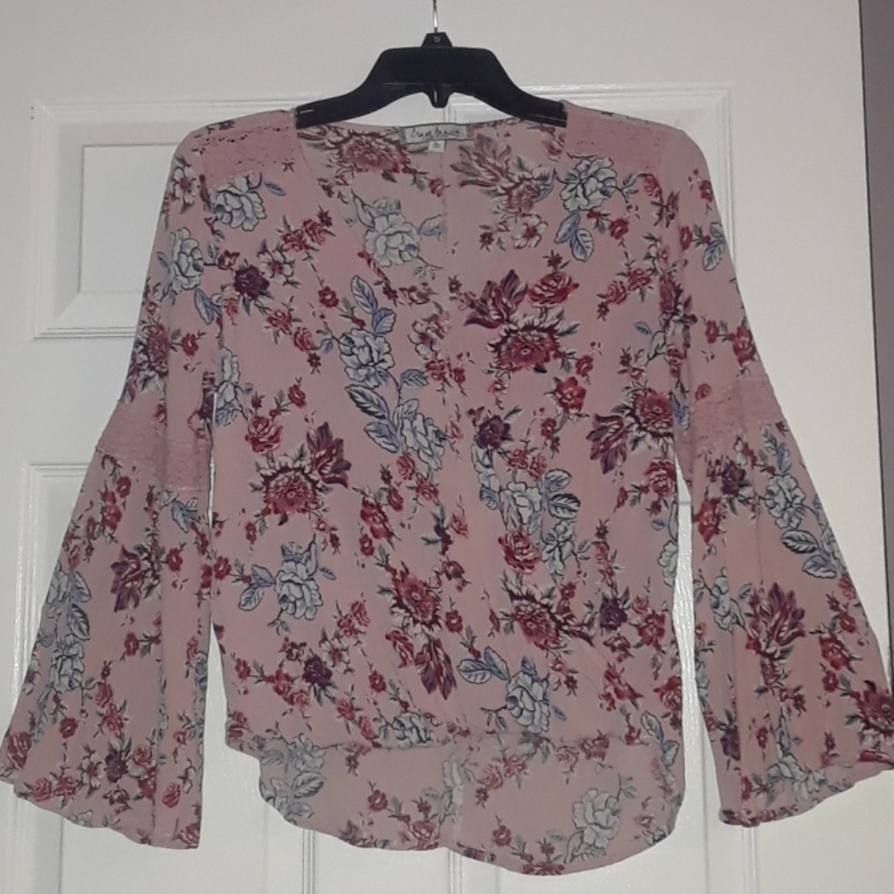 Gorgeous floral blouse. NWOT